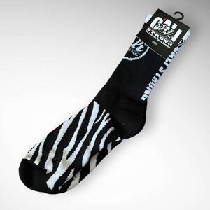CALI STRONG Unisex Black and White Mid Length Athletic Crew Sock Size S/M‎ NWT